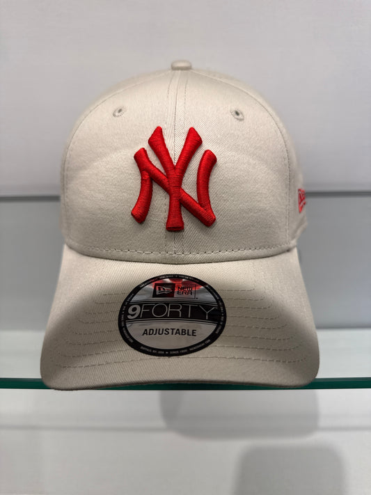 Cappello New Era Beige Logo Rosso
