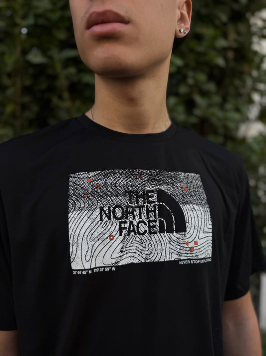 T-Shirt The North Face "Foundation Abstract" Nera Uomo